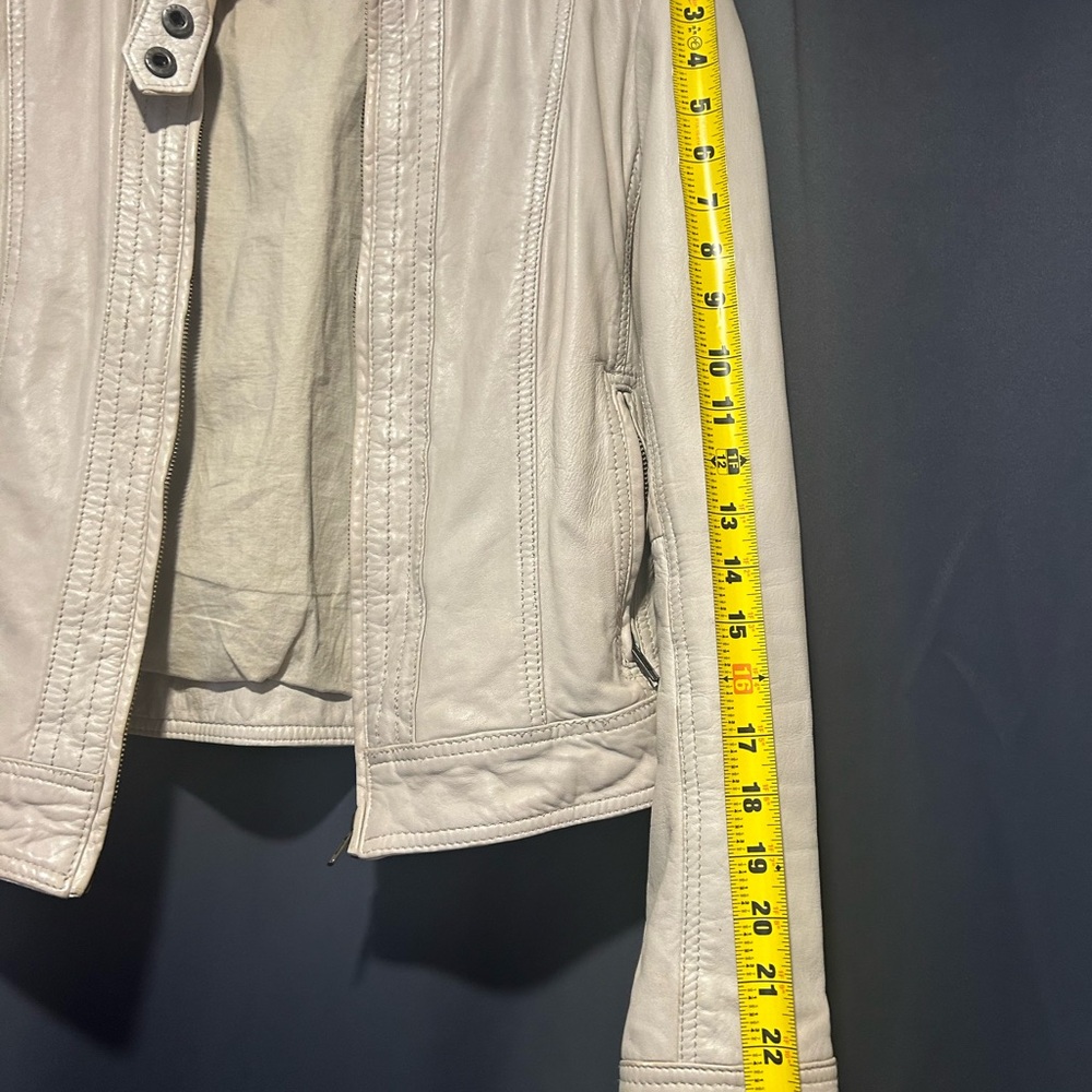 SOLD! Beautiful cream Bagatelle genuine leather jacket, size S, very loved 🥰. - Picture 3 of 4